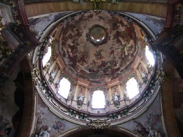 Frescos de la cúpula de la iglesia de San Nicolas de Mala Strana en Praga