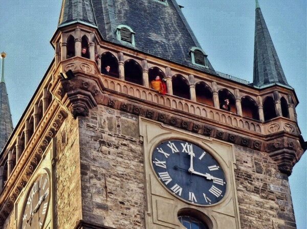 Torre del Antiguo Ayuntamiento en la Ciudad Vieja de Praga