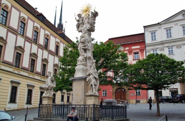 Columna de la Trinidad en la plaza del Mercado de Verduras en Brno