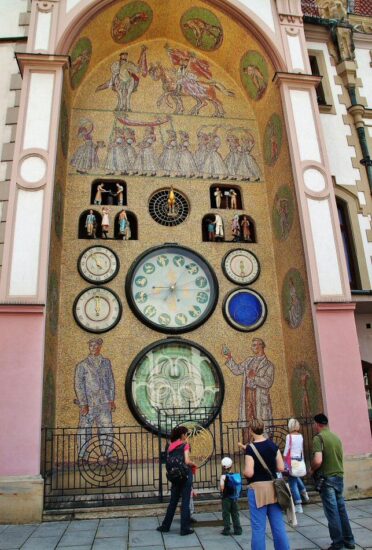Reloj Astronómico en plaza del Ayuntamiento en Olomouc