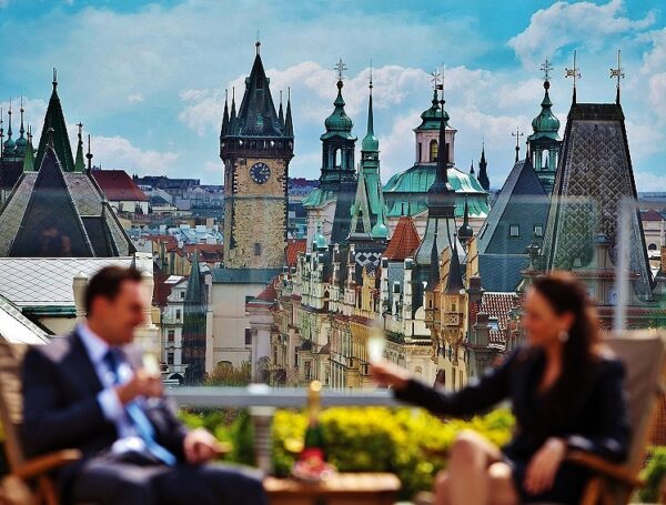 Terraza del restaurante Zlata Praha en Praga @Foto: Zlata Praha