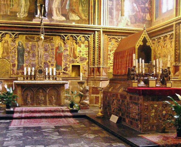 Capilla de San Wenceslao en catedral de St Vitus en Praga