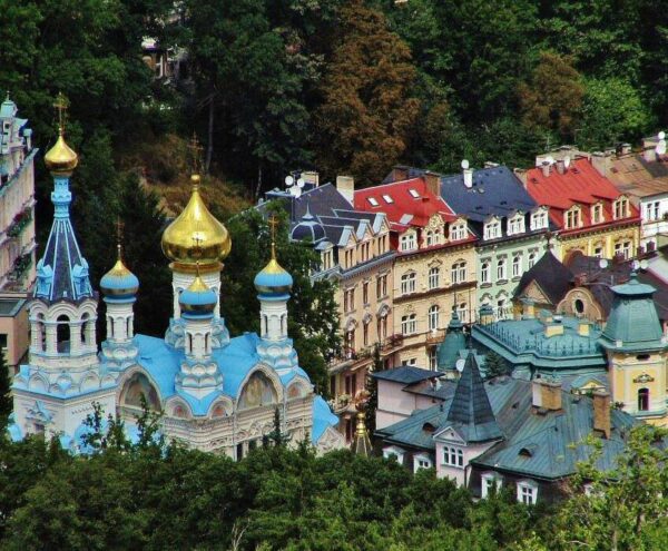Iglesia ortodoxa de Karlovy Vary desde el Mirador de Diana