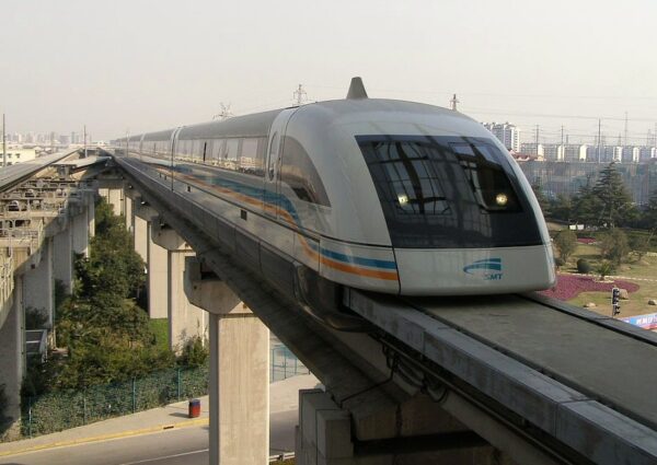 Tren de levitación Maglev desde el aeropuerto a la ciudad de Shanghai