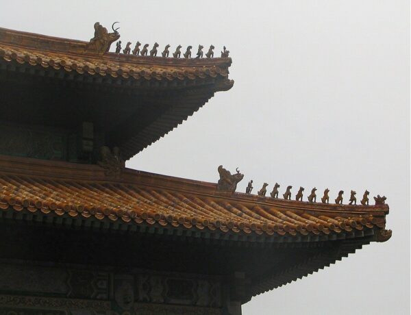 Nueve figuras de dragones aliniadas en los palacios imperiales de China
