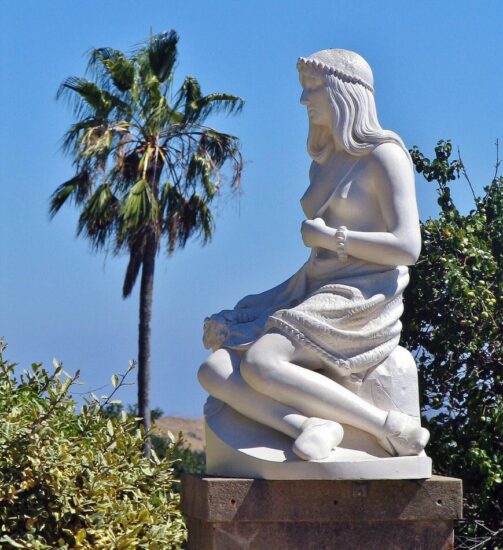 Escultura en los jardines del castillo Hearst en California