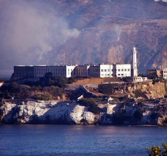Prisión de Alcatraz en la Bahía de San Francisco en California