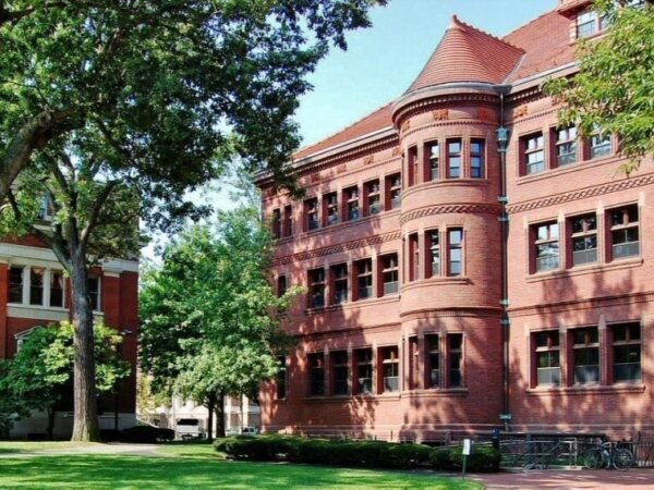 Edificio residencial en la Universidad de Harvard cerca de Boston