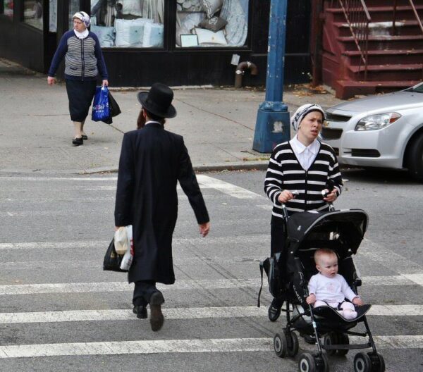 Judíos ortodoxos en barrio Williamsburg en tour Contrastes de Nueva York