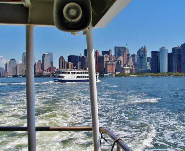 Ferry de Battery Park a la isla de la Estatua de la Libertad en Nueva York