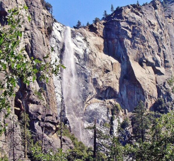 Cascadas en el parque nacional de Yosemite en California