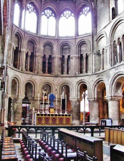 Abside de la iglesia de St Bartholomew The Great en Londres