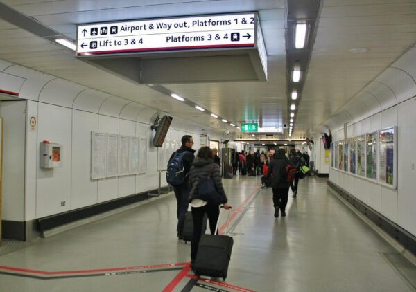 Estación de trenes del aeropuerto de Gatwick en Londres
