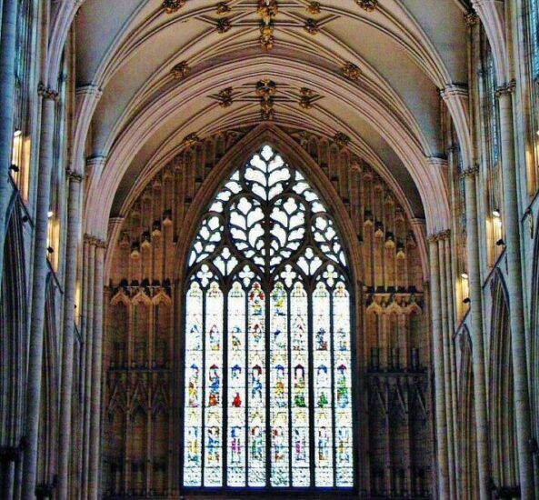 Vidrieras en la catedral de York al norte de Inglaterra