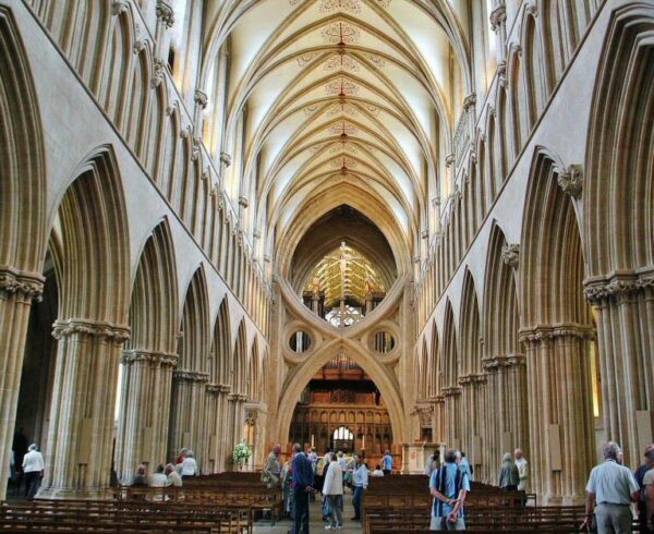 Nave central de la catedral de Wells al sur de Inglaterra