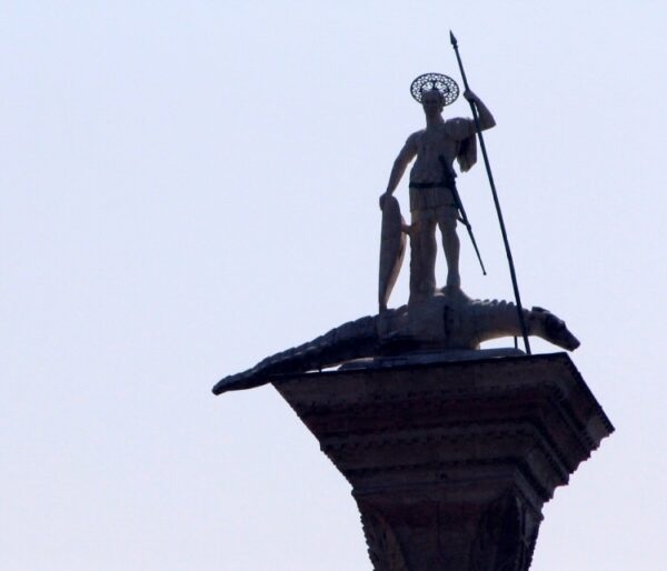 Columna de San Teodoro en la Piazzetta de San Marcos de Venecia