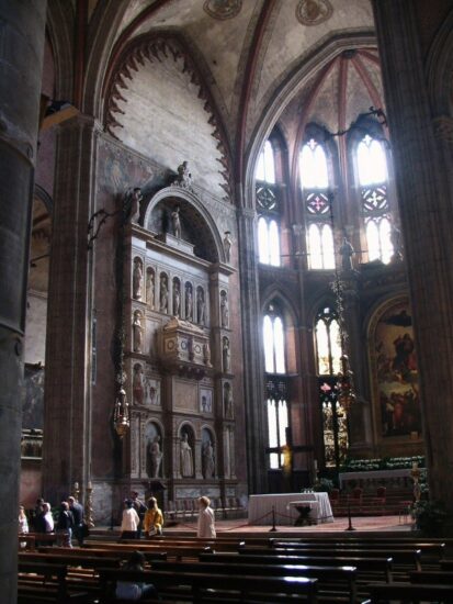 Tumba del dux Tron en la Iglesia Santa María de Frari de Venecia