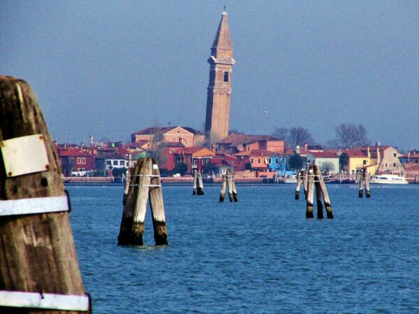 Isla de Burano en la Laguna de Venecia