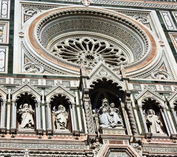 Rosetón de la fachada del Duomo Santa María del Fiore de Florencia