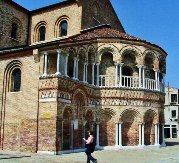 Basílica de Santa María y San Donato en Murano en la laguna de Venecia