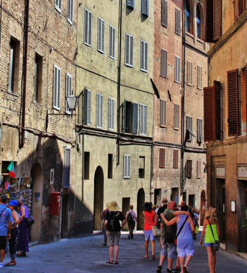 Rincón del centro histórico de Siena en Toscana en Italia
