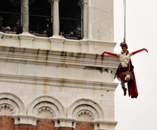 Vuelo del Angel en el Carnaval de Venecia © Matteo Bertolin/Unionpress