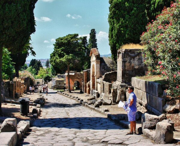Necrópolis junto a la puerta de Herculano en Pompeya