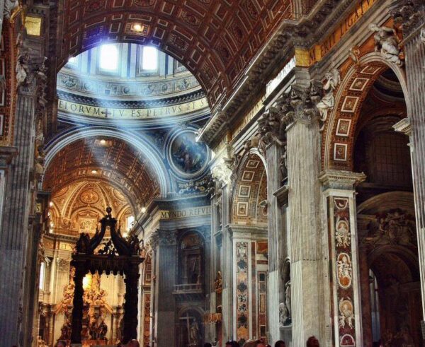 Basílica de San Pedro en el Vaticano en Roma