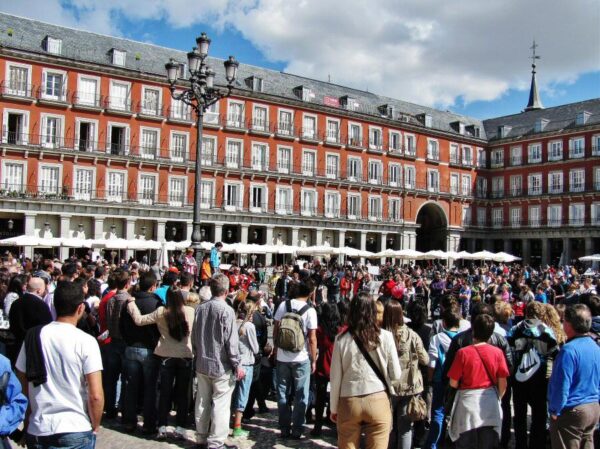 Gran ambiente en la plaza Mayor de Madrid