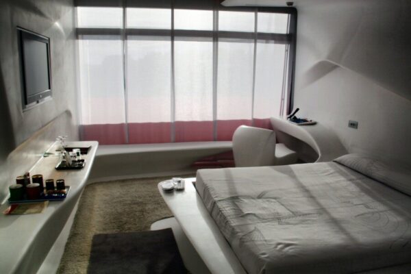 Habitación diseñada por Zaha Hadid en el Hotel Silken Puerta América en Madrid