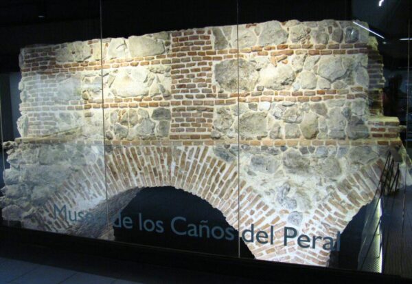 Acueducto de Amaniel en el museo de la estación de metro Opera en Madrid