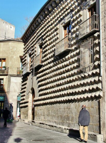 Casa de los Picos en la calle Real de Segovia