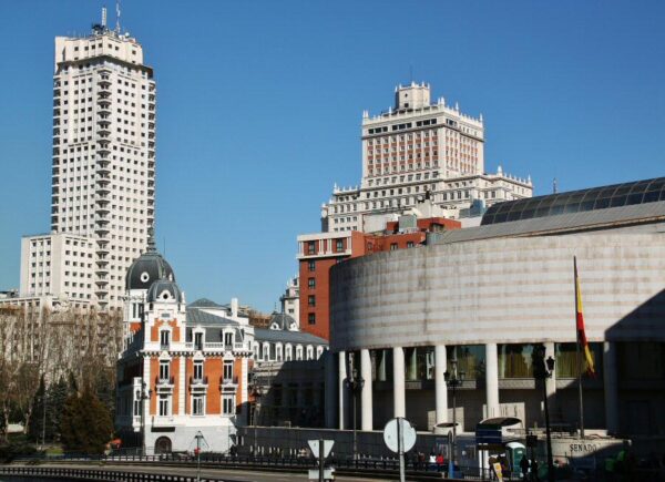 Edificio del Senado en la calle Bailén junto a la plaza de España de Madrid
