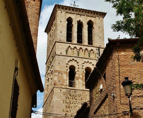 Torre mudéjar de la iglesia de Santo Tomé en Toledo