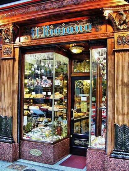 Pastelería centenaria El Riojano en la calle Mayor de Madrid