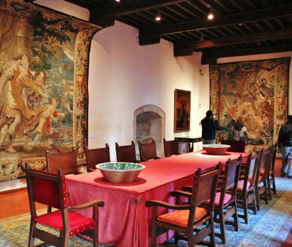 Salón del castillo Manzanares el Real en la Sierra de Madrid