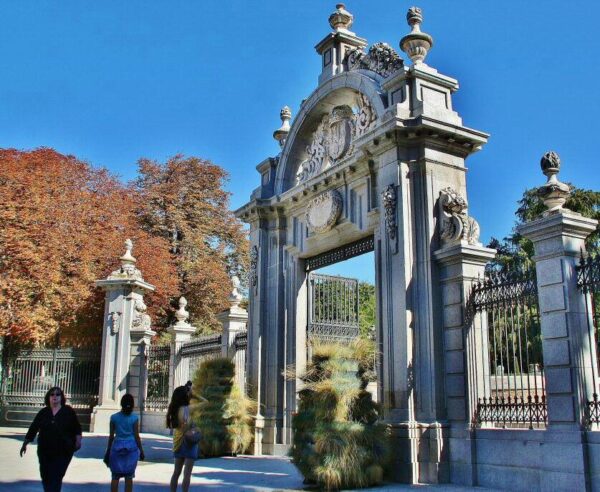 Puerta de Felipe IV en el parque del Retiro en Madrid
