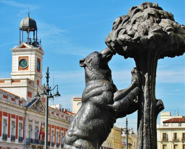 Monumento del Oso y el Madroño en la Puerta del Sol en Madrid