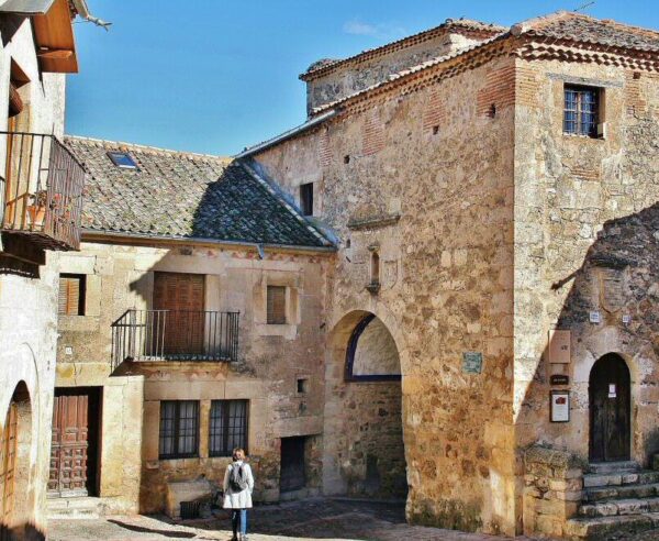 Puerta de entrada y Cárcel de la Villa en Pedraza en Segovia