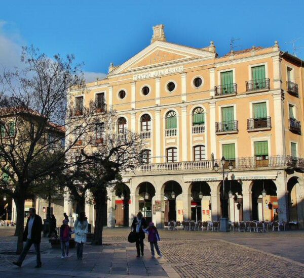 Teatro Juan Bravo en la plaza Mayor de Segovia