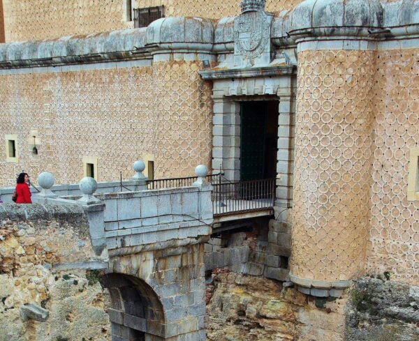 Puerta de entrada al Alcázar de Segovia