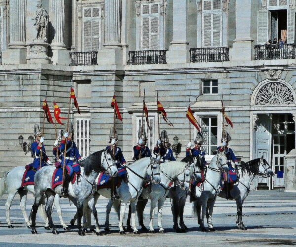 Relevo Solemne de la Guardia Real en palacio Real de Madrid