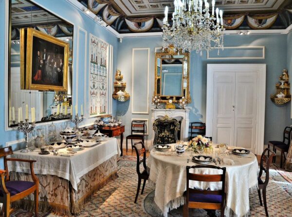 Comedor en el museo de Romanticismo en Madrid