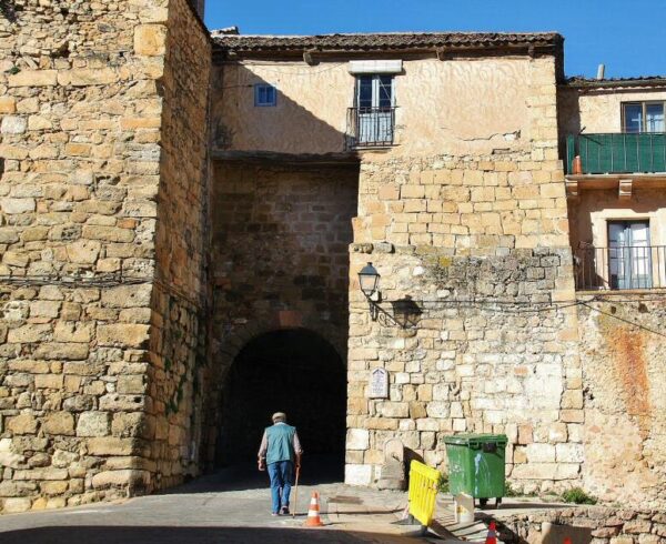 Puerta del Azogue en la muralla de Sepúlveda en Segovia
