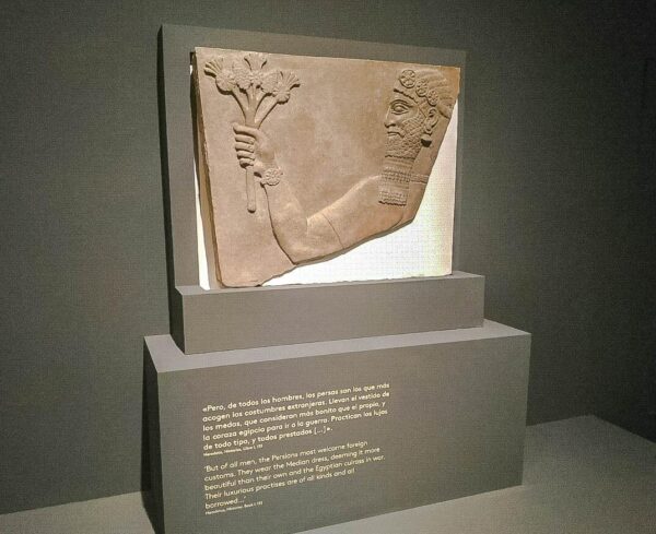 Exposición Lujo, de los asirios a Alejandro Magno, en CaixaForum Madrid