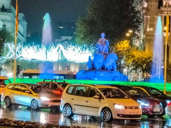 Luces de Navidad en la Fuente de Cibeles en Madrid